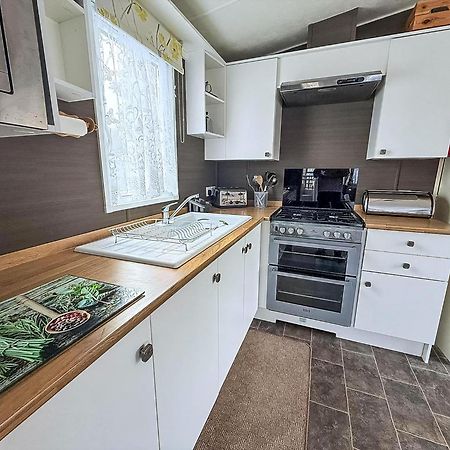 Brilliant Caravan With A Partial Sea View In Suffolk Ref 32026Az Lowestoft Luaran gambar
