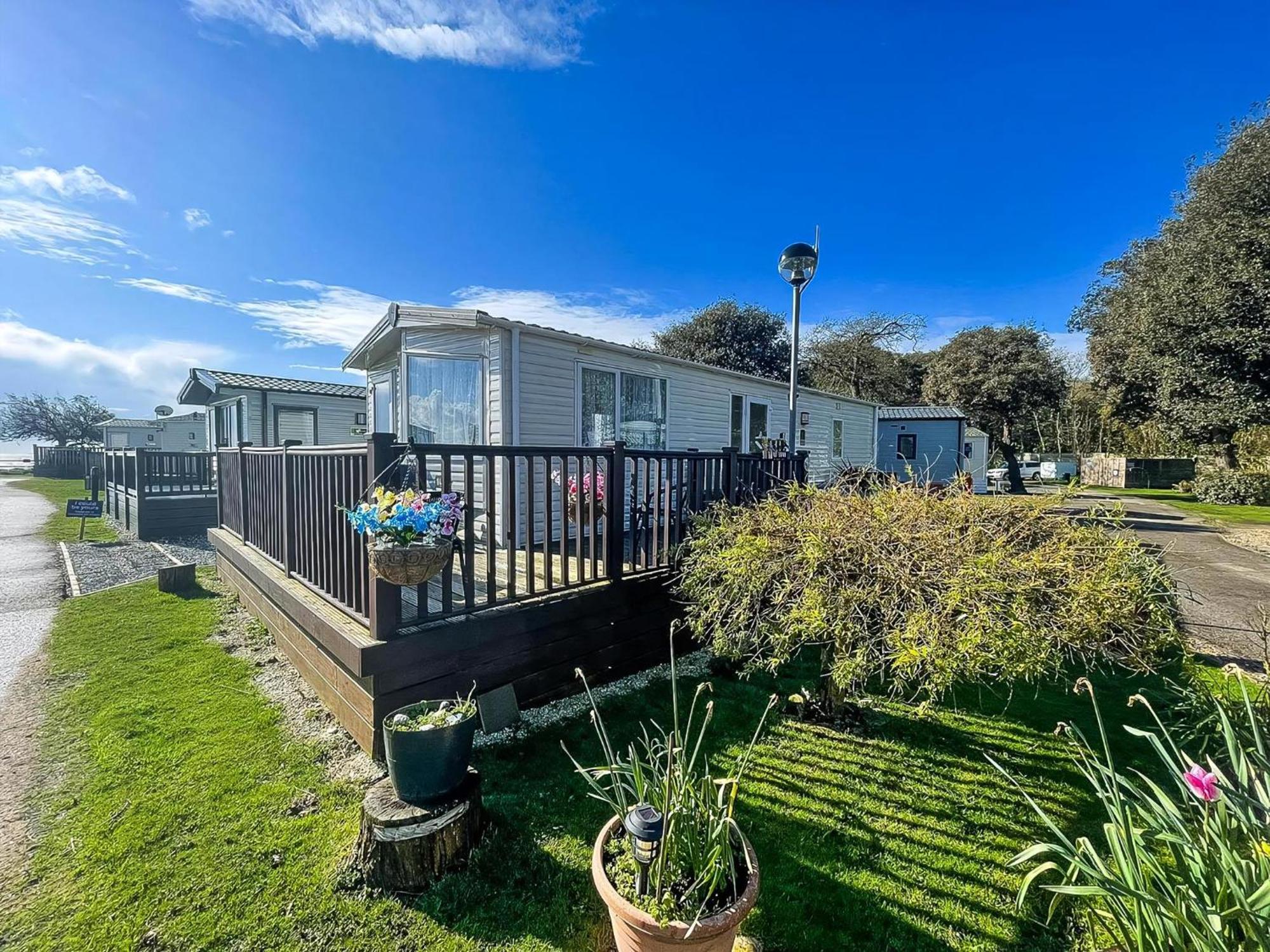 Brilliant Caravan With A Partial Sea View In Suffolk Ref 32026Az Lowestoft Luaran gambar