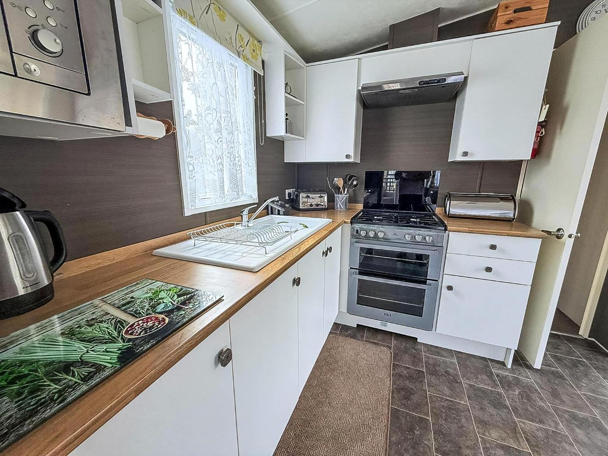Brilliant Caravan With A Partial Sea View In Suffolk Ref 32026Az Lowestoft Luaran gambar
