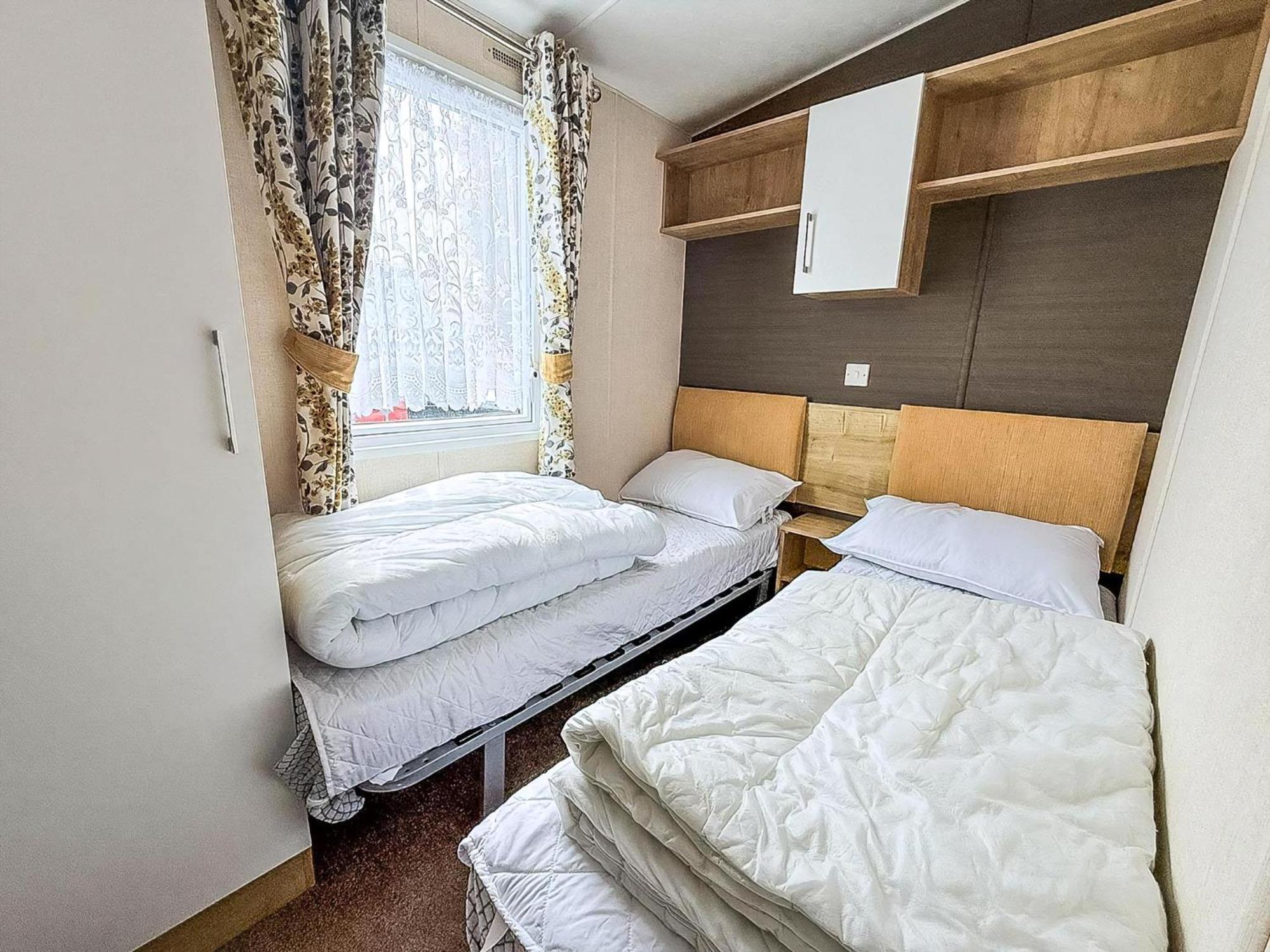 Brilliant Caravan With A Partial Sea View In Suffolk Ref 32026Az Lowestoft Luaran gambar