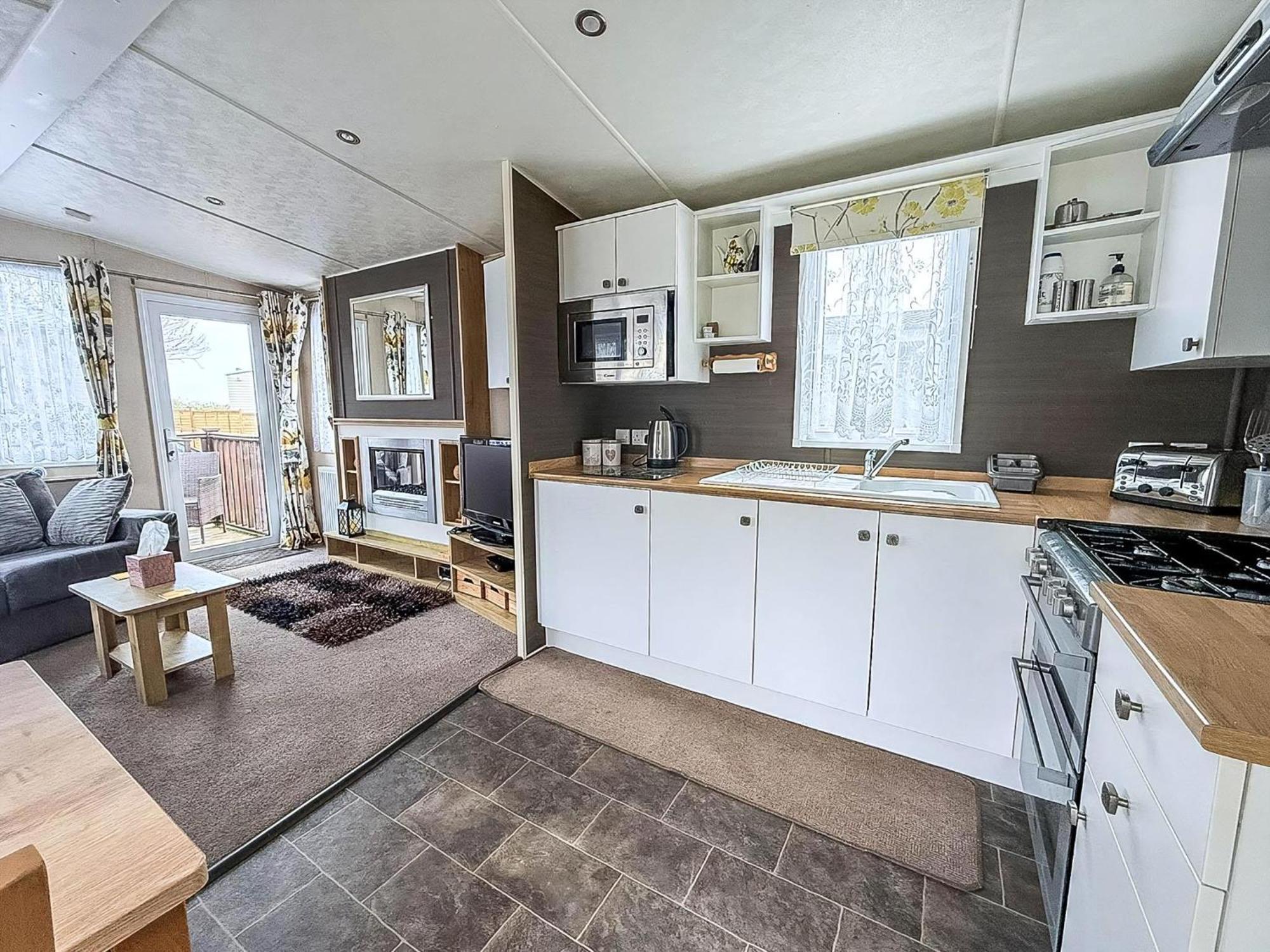 Brilliant Caravan With A Partial Sea View In Suffolk Ref 32026Az Lowestoft Luaran gambar
